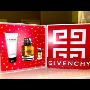 Brand new! Surprise gift that I unfortunately did not love. Beautiful gift set